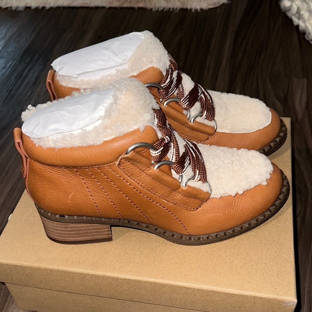 Gentle Souls Faux Shearling Lace-Up Ankle | Tan & Cream | Size 7 | New With Box - Picture 3 of 5
